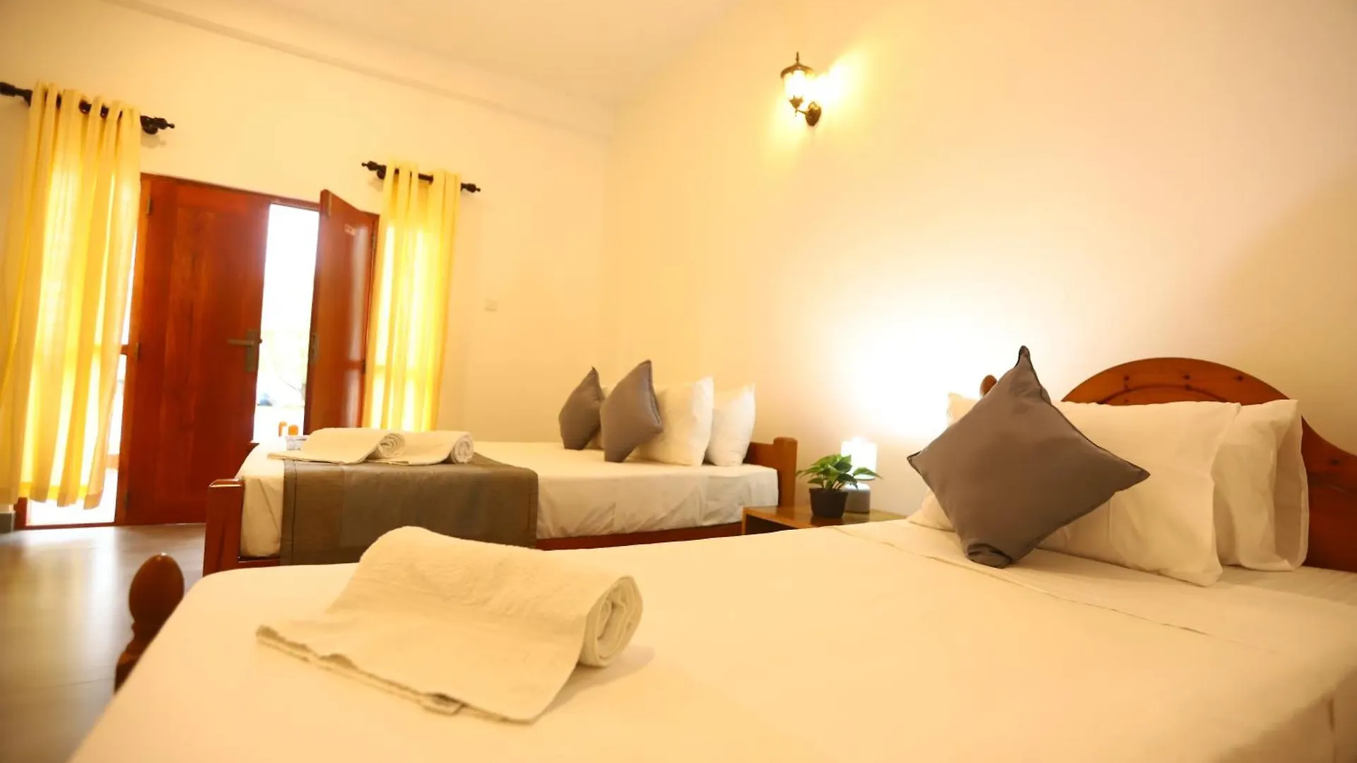Villa La Vie Lagoon Negombo Hotel