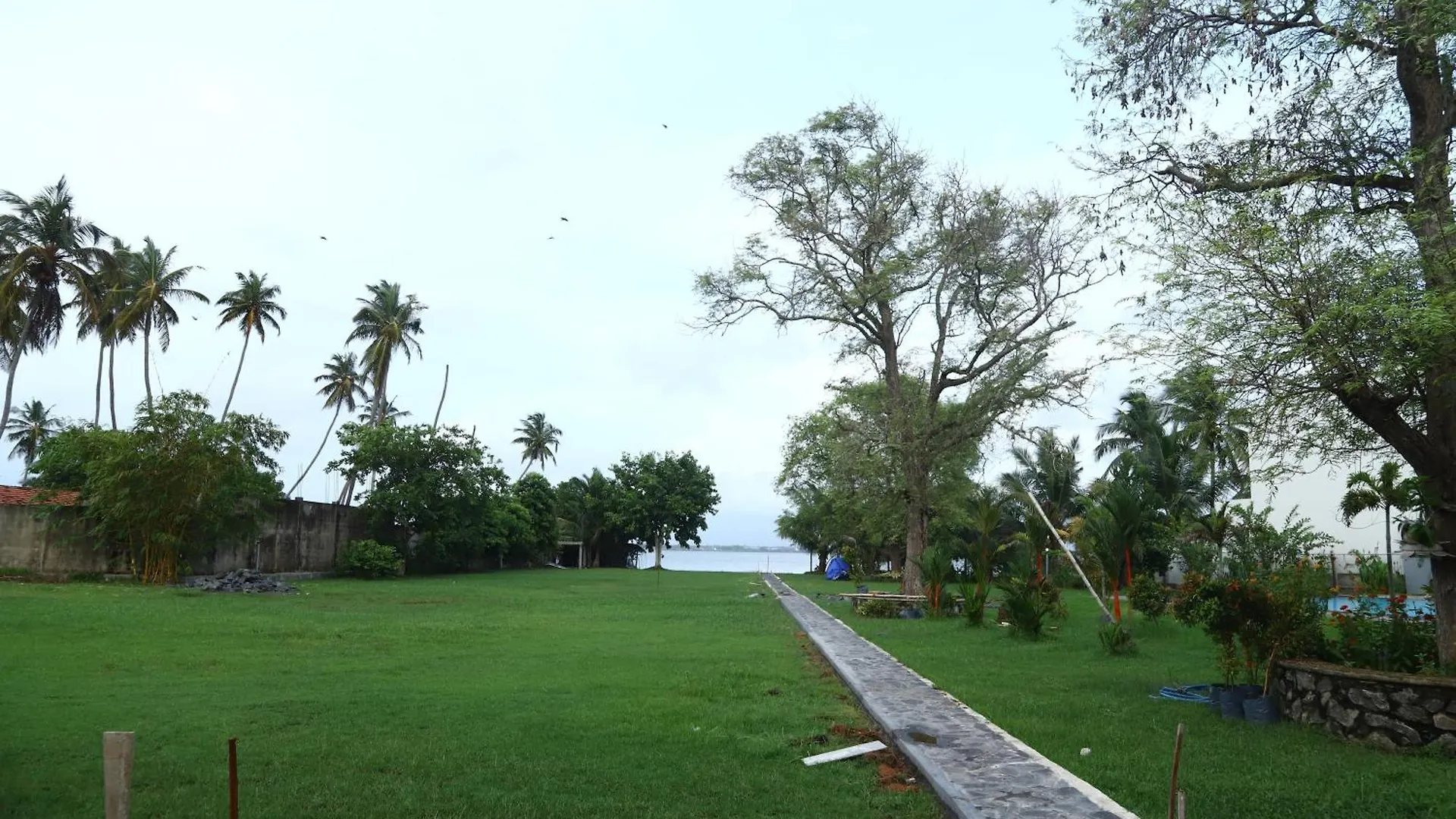Villa La Vie Lagoon Negombo Hotel