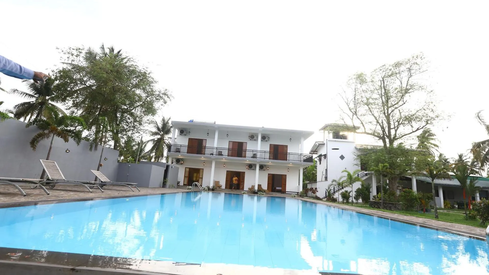 Villa La Vie Lagoon Negombo Hotel